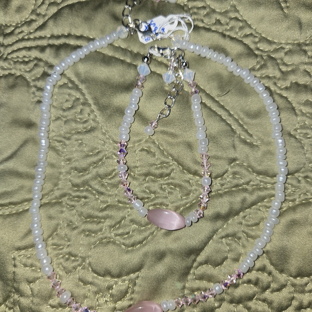 Elegant Pink and White Beaded Necklace and Bracelet Set